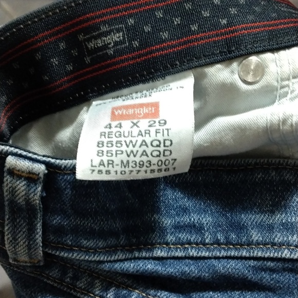 4 pair Wrangler relaxed fit jeans - Picture 2 of 3